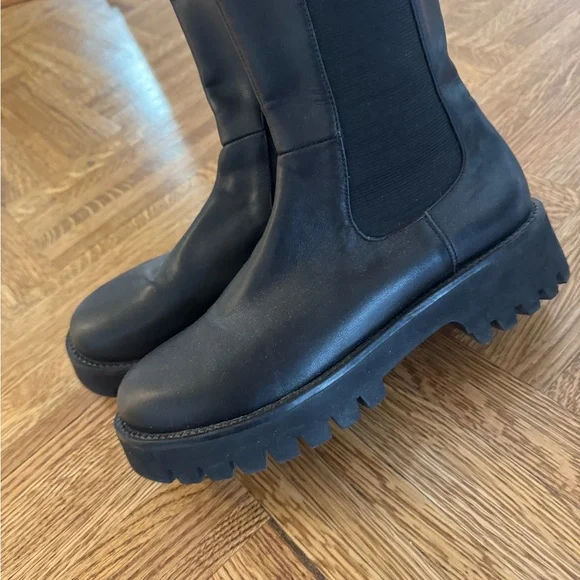 Tall black boots - Picture 6 of 7